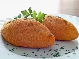 Cutlets are fried in a deep fryer.