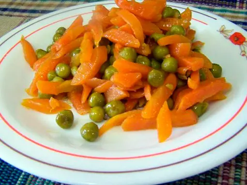 CARROTS with peas