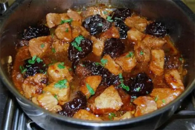 Beef stewed with prunes