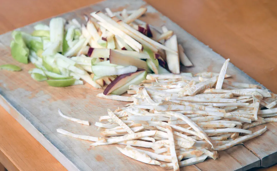Apples with celery and pepper