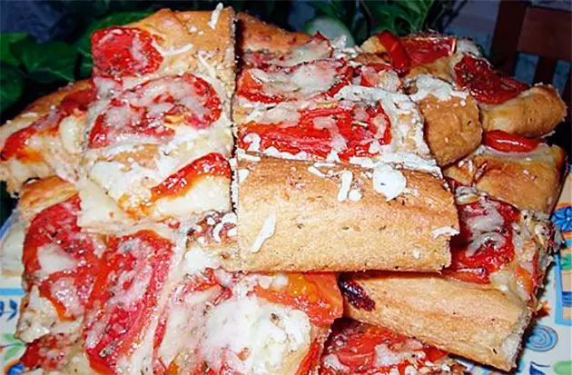 Focaccia with fresh tomatoes