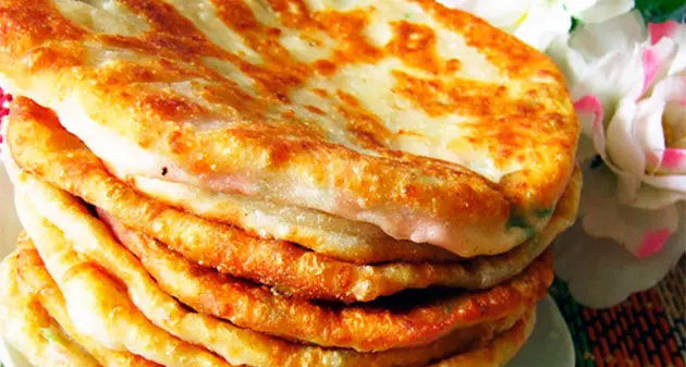 Flatbreads with starch and sour cream
