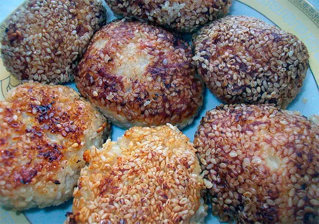 Pork cutlets in sesame coating