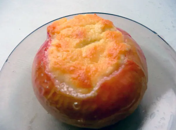 Печеные яблоки с творогом
