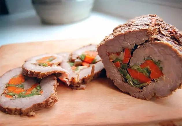 Meat rolls with vegetables