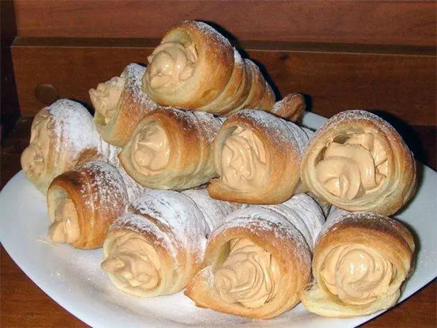 Cream-filled tubes
