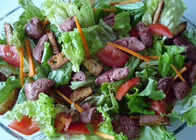 Салат из куриной печени