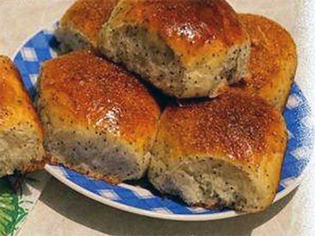 Бабка с маком и изюмом