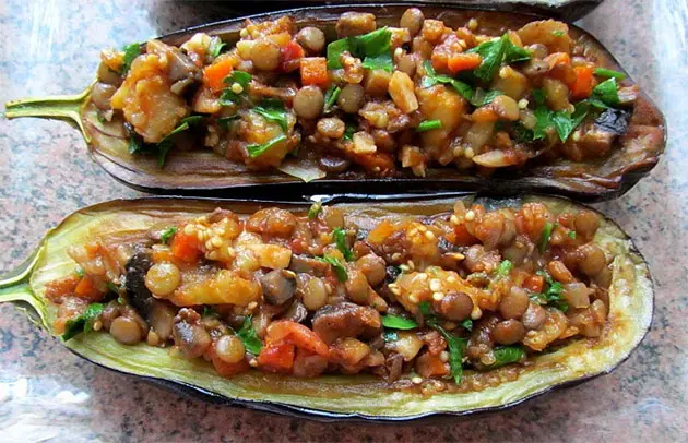 Баклажаны фаршированные чечевицей
