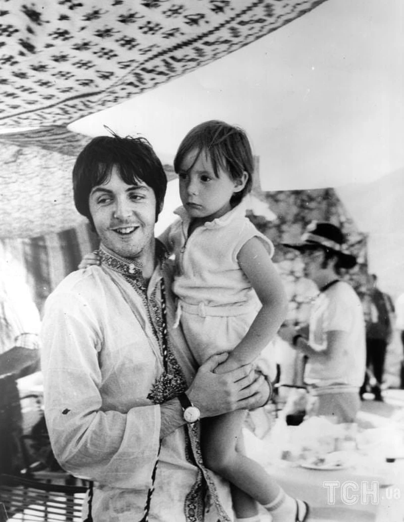 Paul McCartney and little Julian Lennon