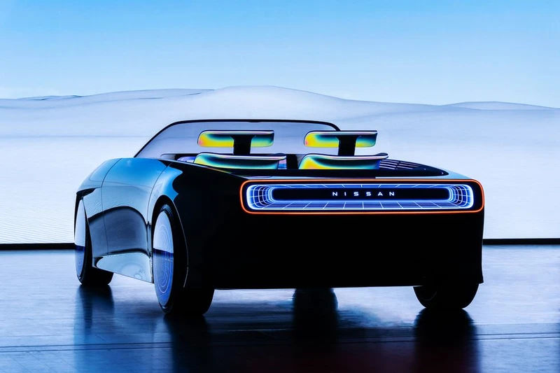 Nissan has unveiled a new electric convertible that shines in the dark.