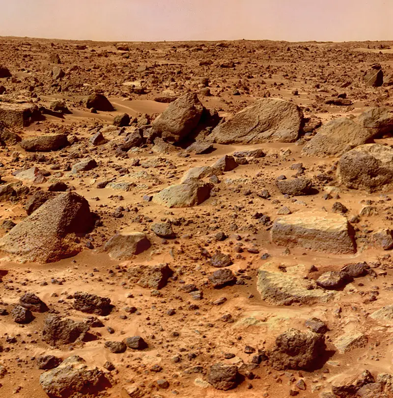 Living on Mars – madness? Meteorites collide with it far too often.