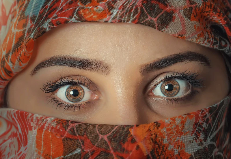 Eyebrows are a neutral facial feature.