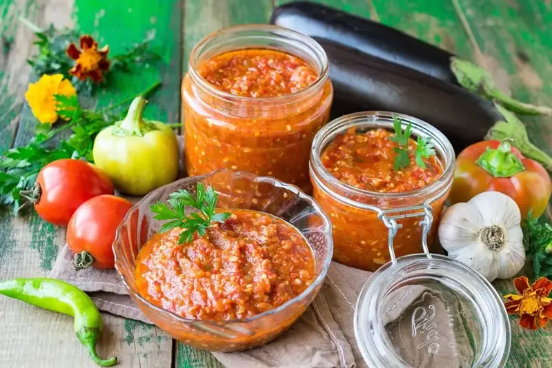 Georgian recipe: adjika with horseradish for the winter.