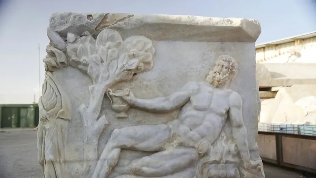 Hercules vs. Dionysus: An ancient sarcophagus reveals an image of the gods' drinking contest.