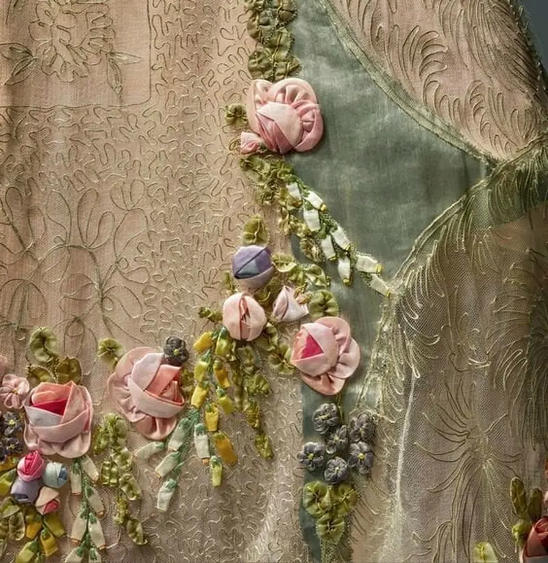 Boué Sisters: How the Boué Sisters Became Icons of Parisian Fashion