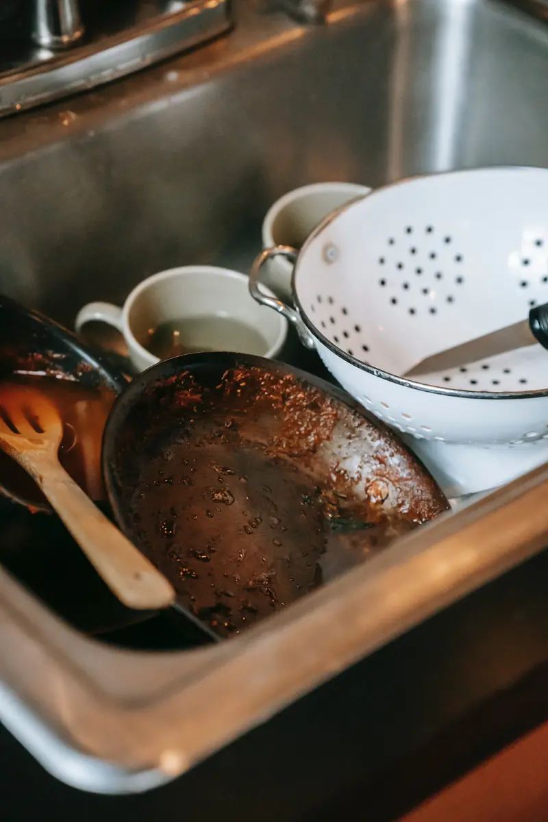 Kitchen taboos: experts identify subtle factors contributing to food poisoning.