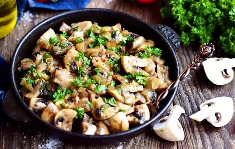 Kulaida vs Chakapuli: Mushroom Recipes for Lent