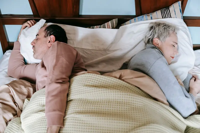 A diet rich in protein and fiber promotes quality sleep.