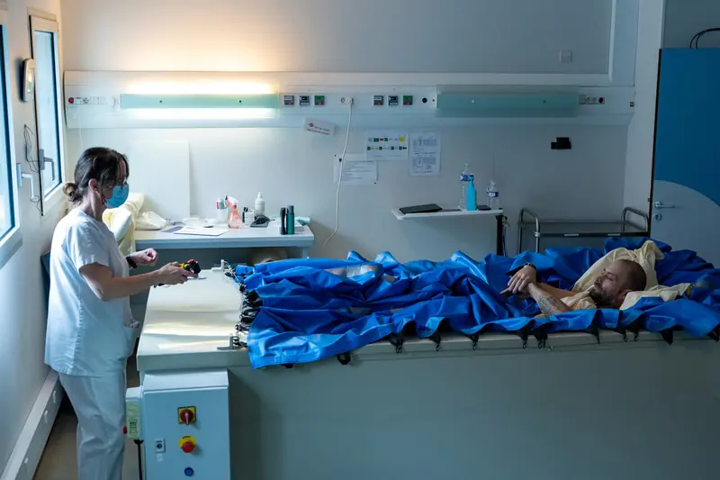 Dream job: 5000 euros for 10 days in bed.