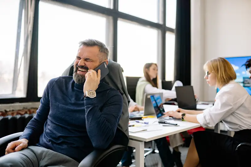 Mobile stress relief: a personal smartphone doesn't hinder office work.