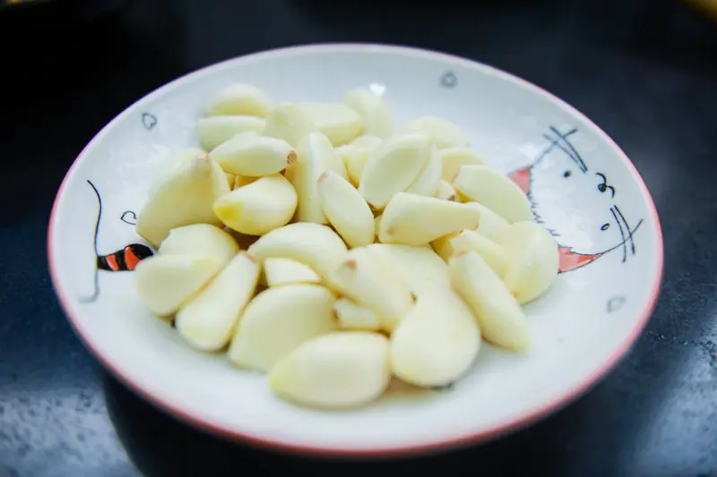 Garlic is a secret weapon against excess sugar and cholesterol.