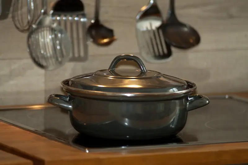 Immediately throw away the scratched frying pans.