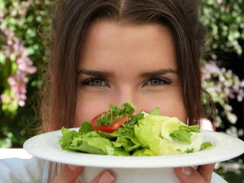 Don't listen to celebrities: nutritionists urge people not to trust trendy diet advice.