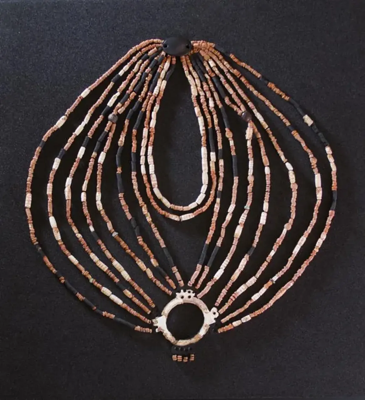 Necklace dating back 9,000 years: reconstruction of the ornament.