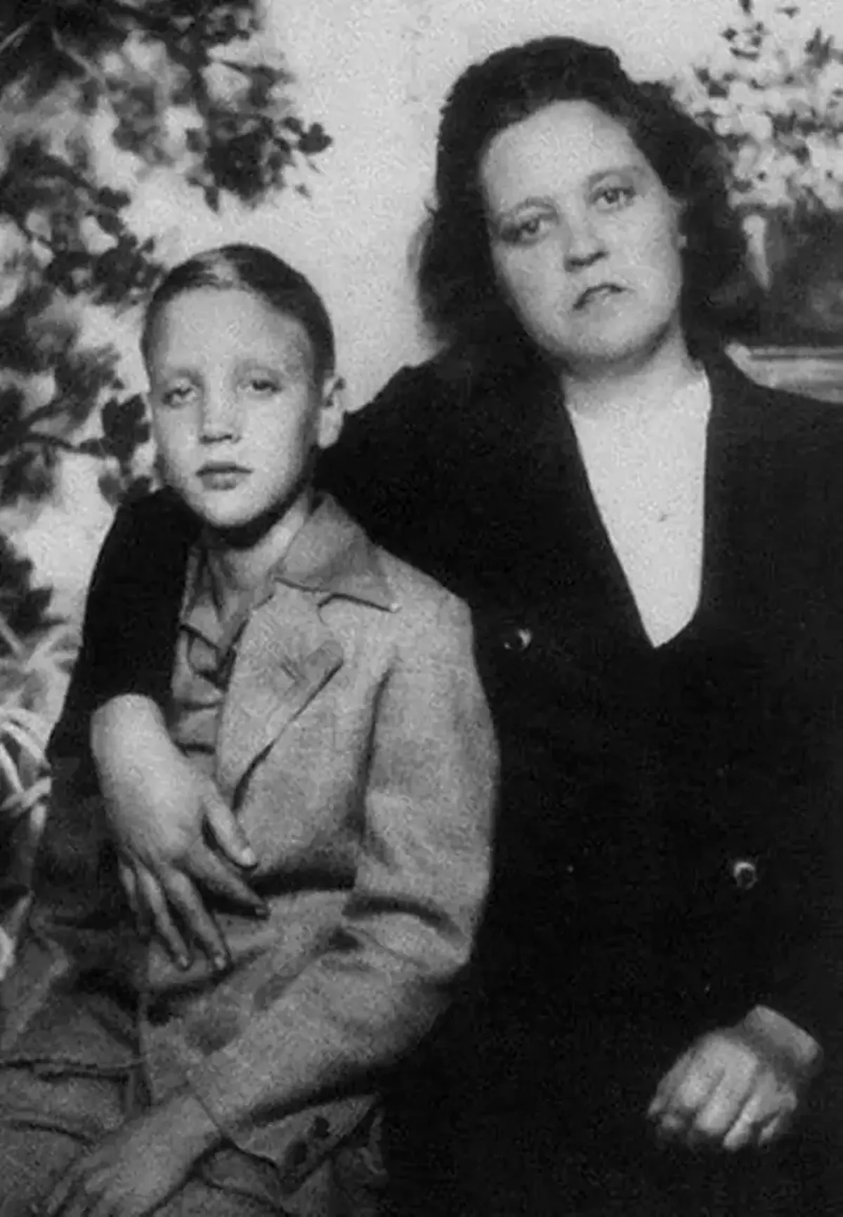 Elvis Presley: the new voice of America