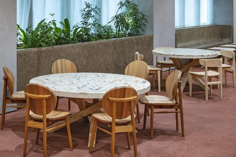 Japanese know-how: how to make a wooden table without cutting down a tree.