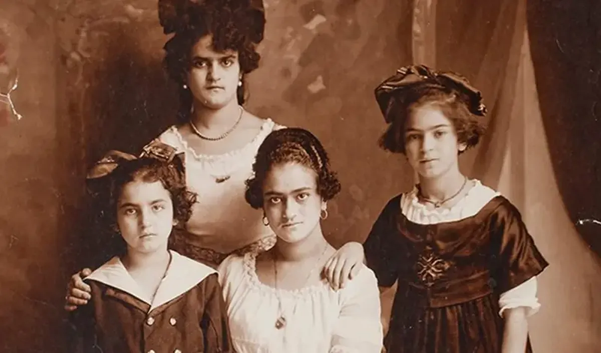 Frida Kahlo: Mexican strawberry with cayenne pepper