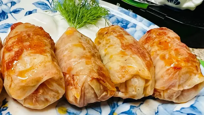 Lenten recipe: stuffed cabbage rolls with potatoes and mushrooms.