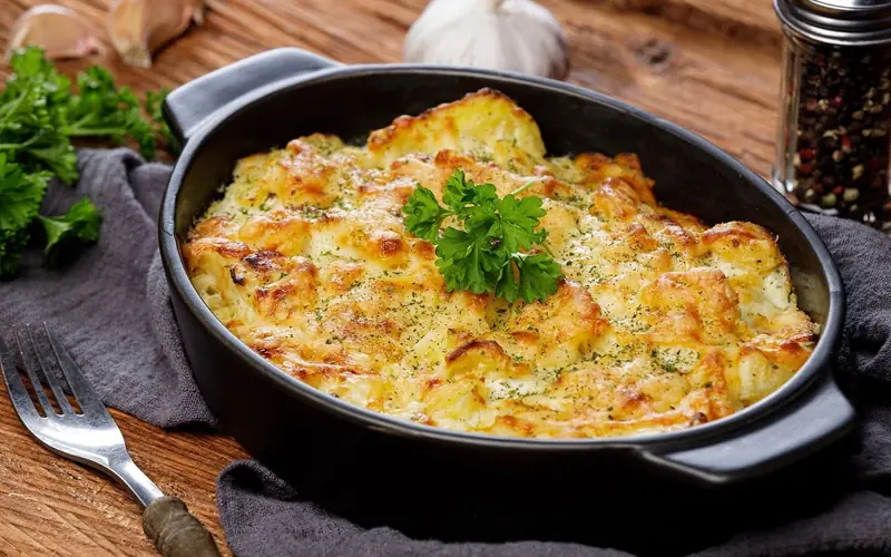 French casserole: potato gratin with green onions