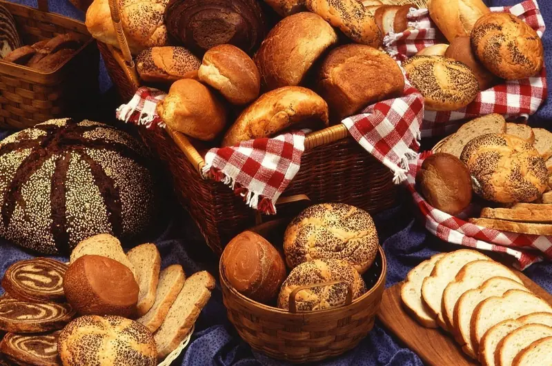 What goes in the fridge and what goes in the pantry? Let's store our food properly.