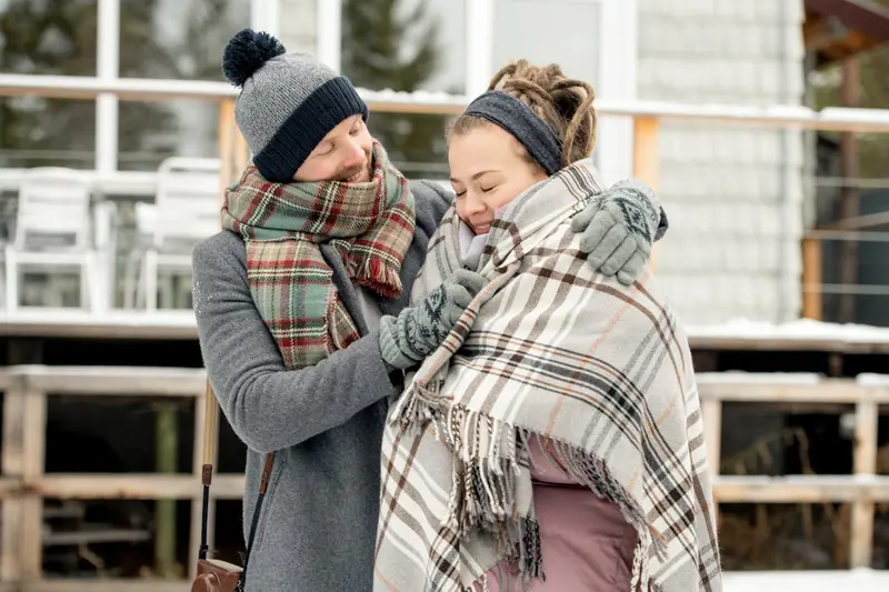 Surprisingly, women tolerate the cold better than men.