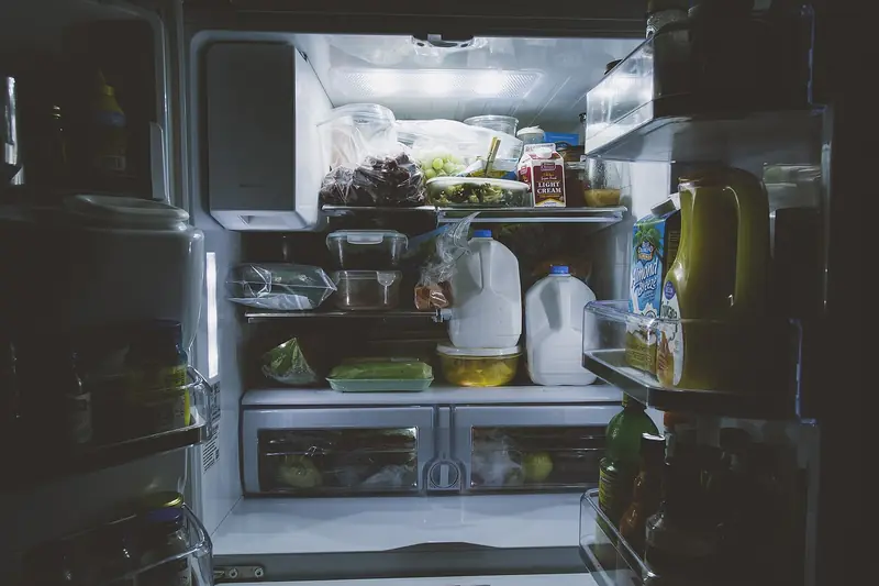 Your refrigerator is a mess: common mistakes in the main kitchen appliance.