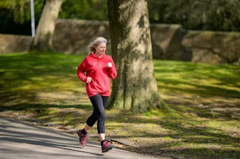 30 minutes of running or 10,000 steps: which is better for your health?