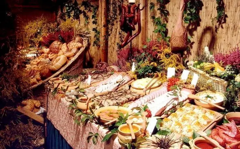 Pike aspic and saffron ice cream: what knights used to eat.