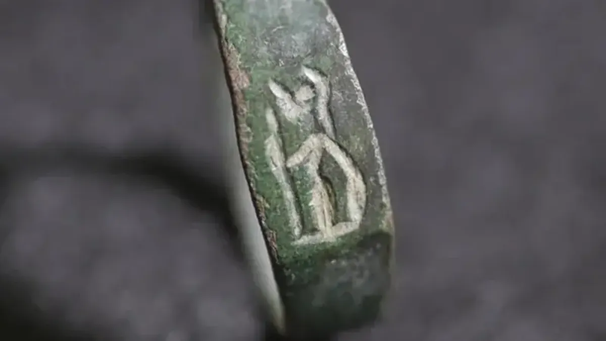 A boy found a ring depicting the goddess Minerva in Haifa; it is 1800 years old.