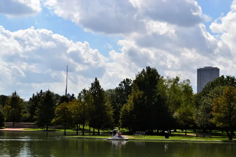 Residents of green areas have stronger bones, according to scientists.