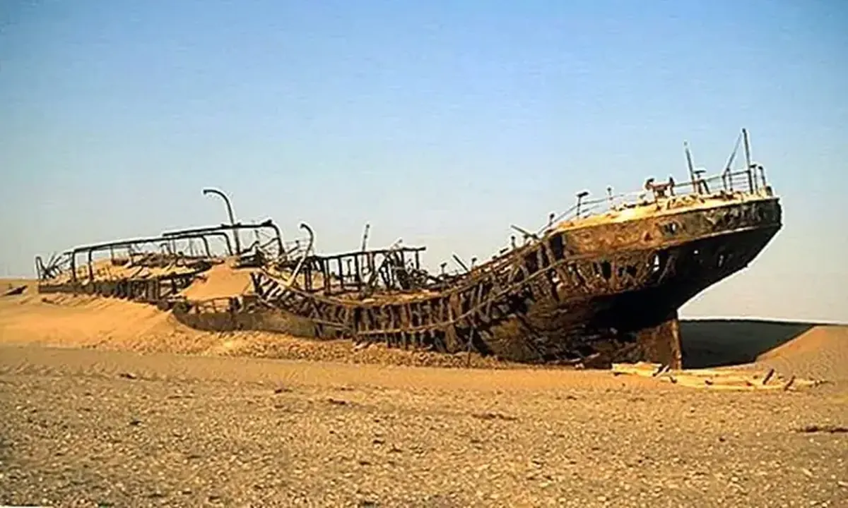 In Namibia, a ship filled with treasures was discovered in the desert. How did it end up there?