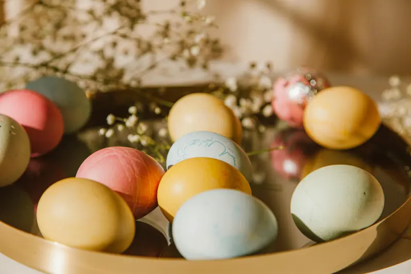 Holiday hacks: how to dye eggs for Easter.