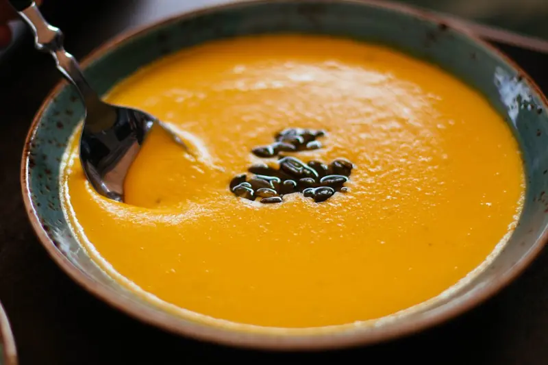 Apple cream soup: a recipe with celery.