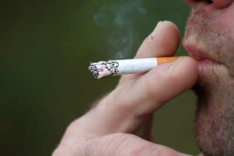 Paradox: smoking contributes to the accumulation of harmful abdominal fat.
