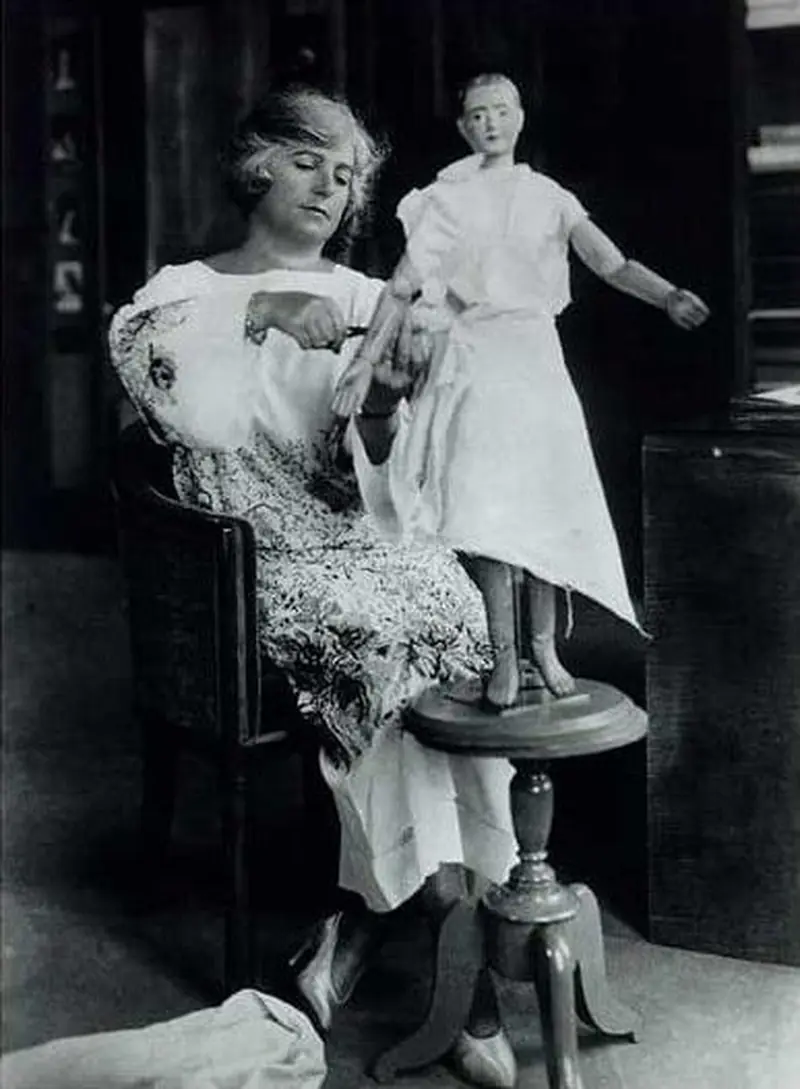 The architect of beauty, Madlen Vionnet, or the couturier who disregarded fashion.