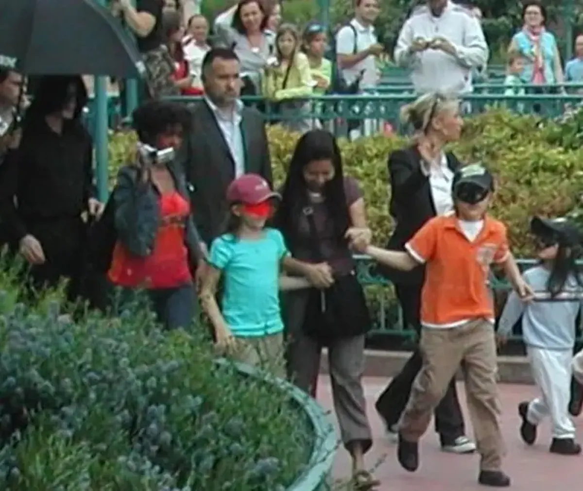 Michael Jackson: the King in a Mask