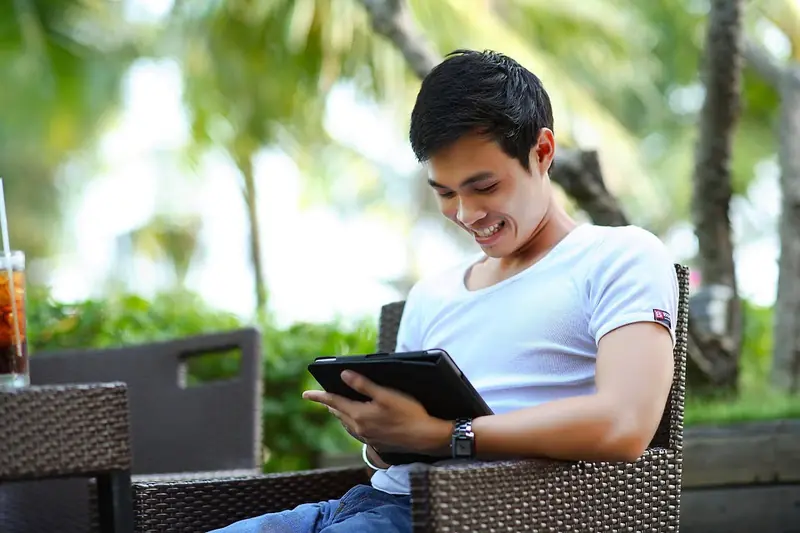 Using the internet does not harm mental health, according to scientists.
