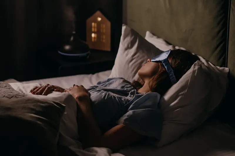 Do you often wake up in the middle of the night? Here’s a simple trick to help you fall back asleep.