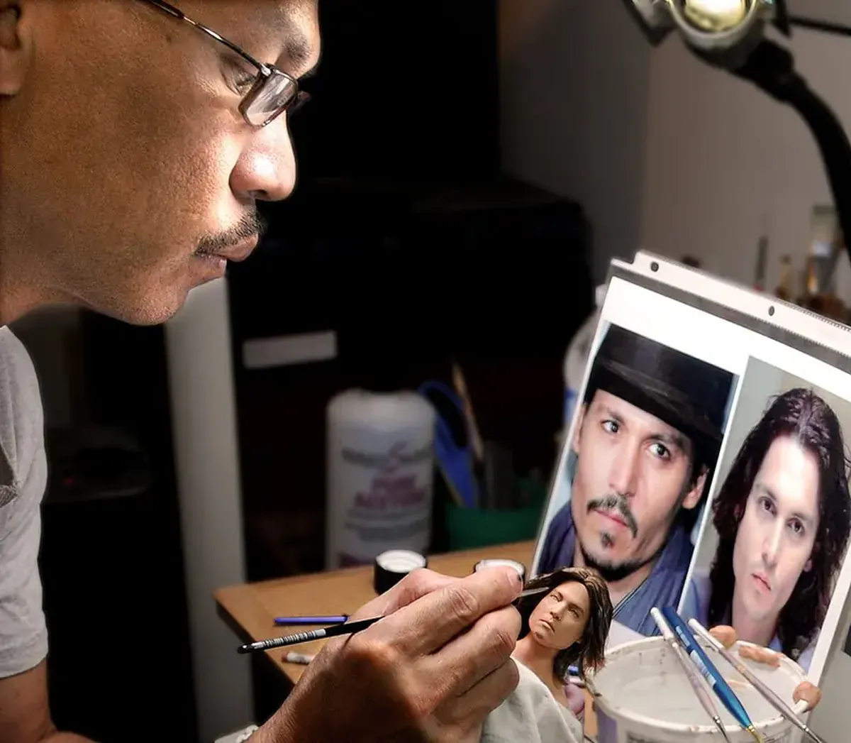 Noel Cruz: the good Karabas and his obedient celebrity dolls